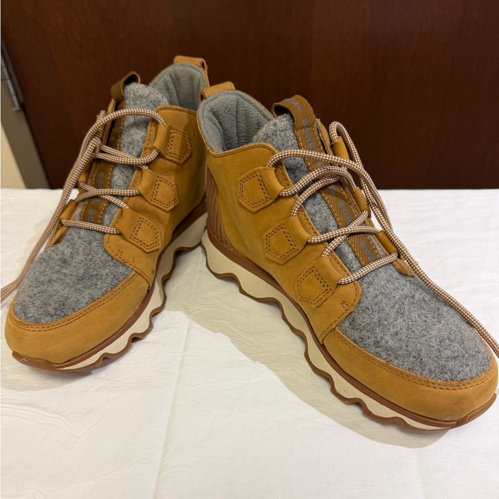 Sorel Tan and Gray Winter Boots - Picture 2 of 13